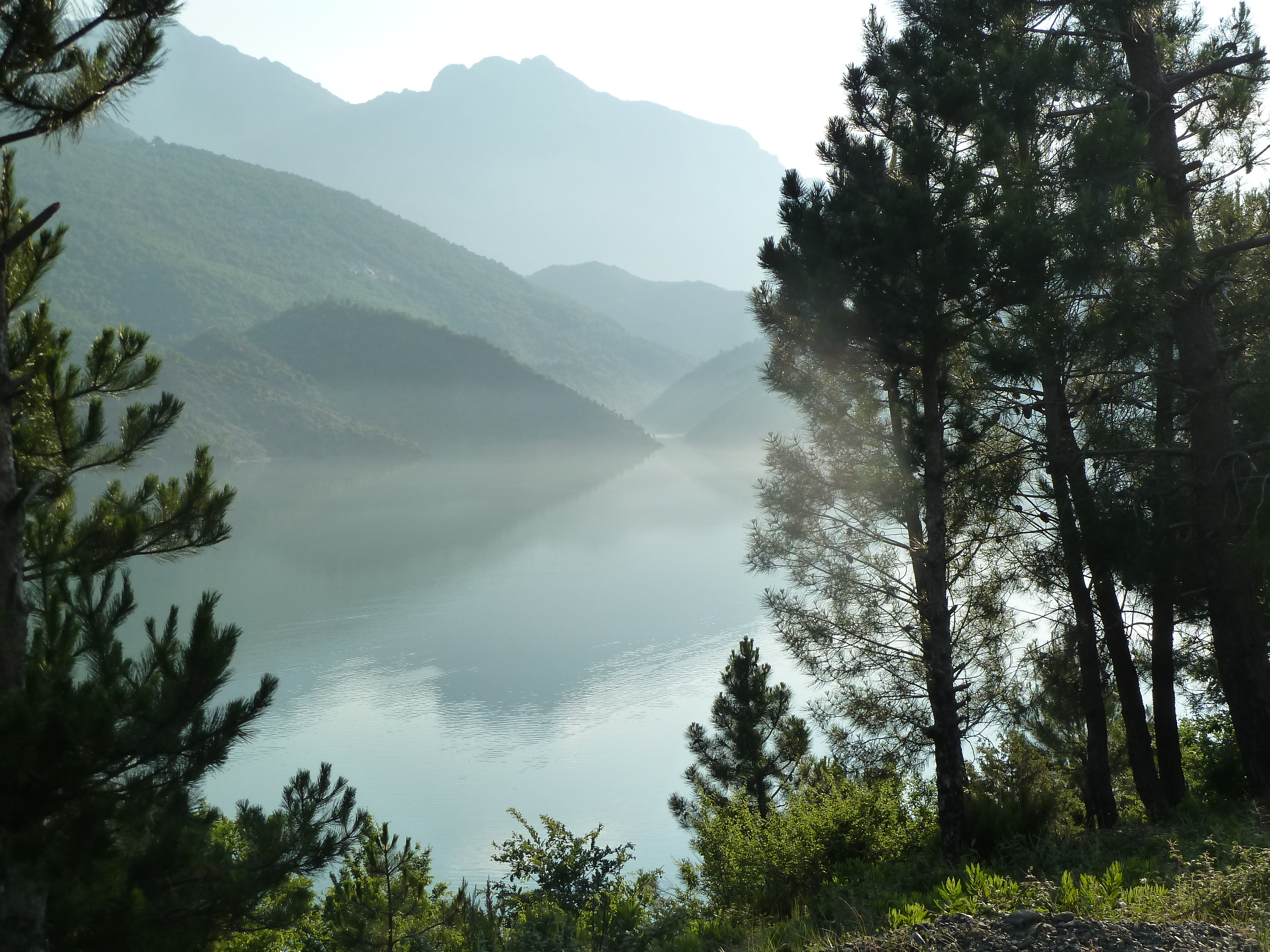 Renoncer à ses a priori - Lac de Koman, Albanie.