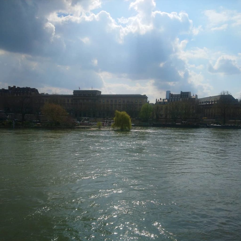 Paris pendant le confinement. Se départir du stress avec la sophro